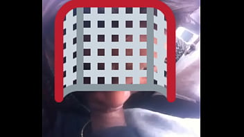 Se Toma Hasta La última Gota, Esperando A Su Hijo Afuera De La Escuela