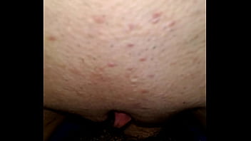 Novinha Goiana Sentando