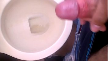 Masturbandome En El Baño. - paja, pene, peruano, arrecho, jovencito - Video 4257839