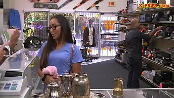 Amateur Babe Gets Nailed At The Pawnshop - blowjob, brunette, amateur, glasses, nurse, spycam, big-cock - Video 4114111