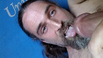 Gringo Slut Siempre Caliente Masturbando Su Verga Sacando Su Leche En Su Boca Puta Con Platano En Su Culo