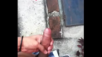 ⁣Jalándomela En Casa Abandonada