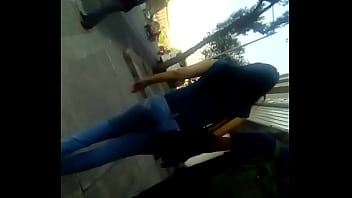 Mi Jefa Con Su Esposo Caminando