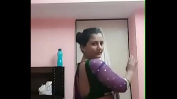 Busty Pooja Bhabhi Seductive Dance