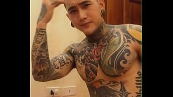 Hotboy xăm trổ show hàng tr_n Blued gợi tình