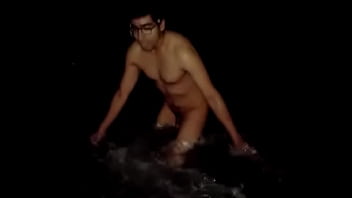 Amigo Corriendo Desnudo En La Playa