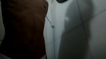 Novinho Tomando Banho De Cueca Branca