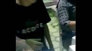 Ninfeto Guloso Devorando Sanduba E Gemendo Muito