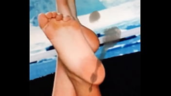 Cumming On Kate Upton' Feet