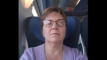 Nadine Marault Se Met A Poil