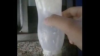 Casero Se Masturba En La Cocina Acaba En El Tarro De La Mayonesa