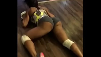 Gracyanne Barbosa Dando Bucetada No Chao - gym, bunda, safada, buceta, funk, cavala, cuzinho, casada, twerk, rabo, academia, funkeira, sarada, - Video 4241688