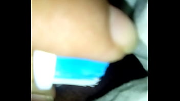 Charapita Masturbandose Con Cepillo