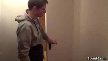 Stief-sohn Erwischt Mutter Und Tante Und Bekommt Ersten Fick