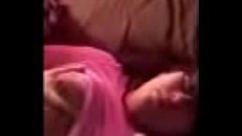 Gurl Teasing Showing Titties!