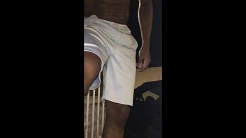 Lucas Scudellari Batendo Uma No Portão