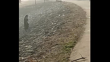 Surat Aunty Pee Outdoor