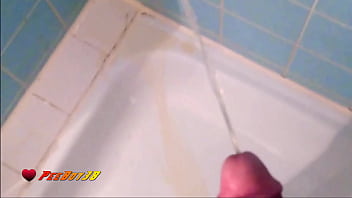 Der Geile Andy Pinkelt Nur In Die Dusche