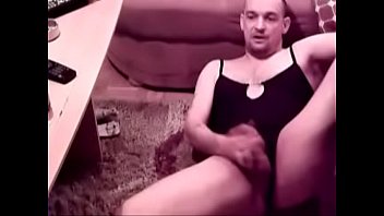 Thori Wichst In Srtingbody Und Sandalen