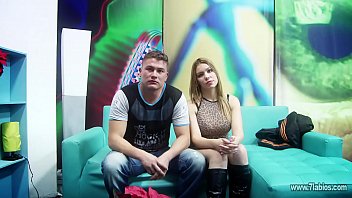 Nueva Pareja De Novios En Su Primera Escena