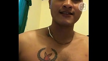 Anh trai mặt d_m xe đầu vú tr_n Blued