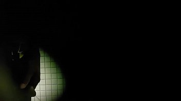 Flagra Mijando No Banheiro Publico 2