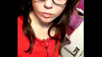 Mostrando Os Peitos Lindos