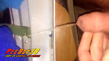 Andy Spritzt Seinen Goldenen Saft Direkt Aus Seinem Schwanz In Die Waschmaschine