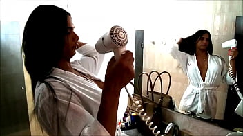 Rosy Pinheiro Se Arrumando Para Mais Um Dia De Gravação.