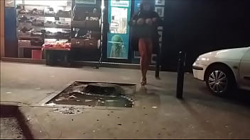 Seins Nus A L Epicerie