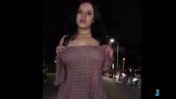 Enseña Las Tetas En Los Arrancones