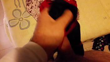 Masturbandome Con Las Braguitas De Mi Cuñada