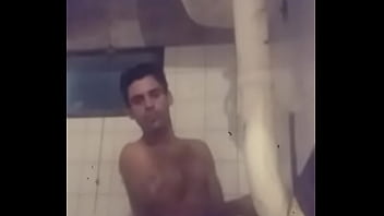 Se Pajea Cuando Su Mujer No Está Y Manda Su Video Por Whatsapp