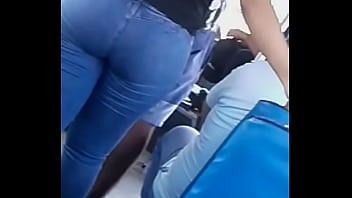 Rico Culo En El Bus - bus, rico, culos, duro, mujer - Video 3995977
