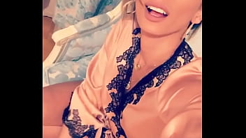 Bianca Hills Cellphone 4