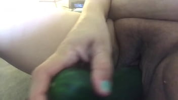 Esposa Jugando Con Pepino