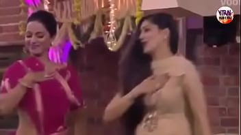 Hina Khan Ne Public Main Apni Kamar Nachkai