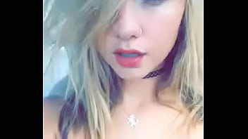 Como Se Llama?/ Who Is She? Please