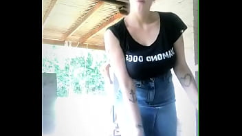 Connie Ansaldi Bailando