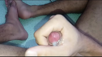 Punheta Com Gozada Gostosa - Pernas Peludas