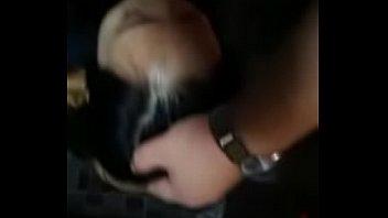 Bạn cùng lớp b_n, say vào nhà vệ sinh lu_n kh_ng chịu được kieu anh