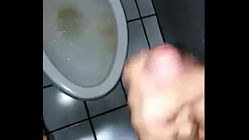 Se Pajea En La Oficina