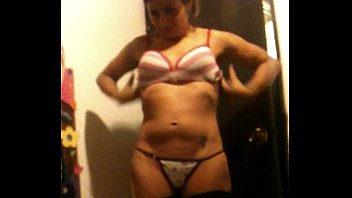 Mi Novia Probandose Sus Nuevas Tangas