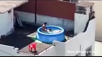 Chimando A La Gorda En La Piscina