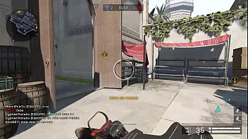 Cinco Cara Um Monte De Gente Aleatoria No Palacio