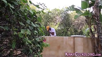Babe Cuckolds In 3way