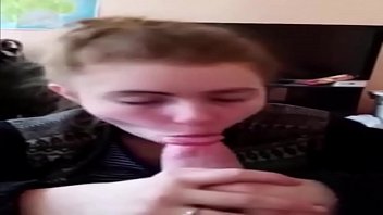 Amatoriale Fidanzata Offerta Pompino In Cambio Di Rose