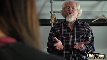 Grandpa Fucks A Beautiful Y. Pussy And Gives Her Oral Creampie