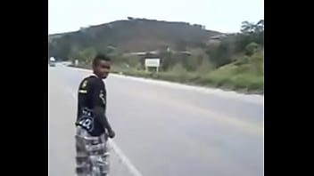 Garoto Indo Quebra De Asa