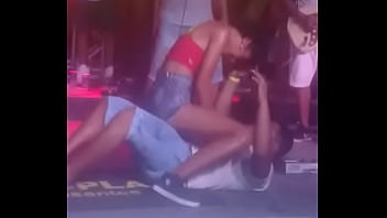 Novinha Sentando E Kikando No Show De Newoplay